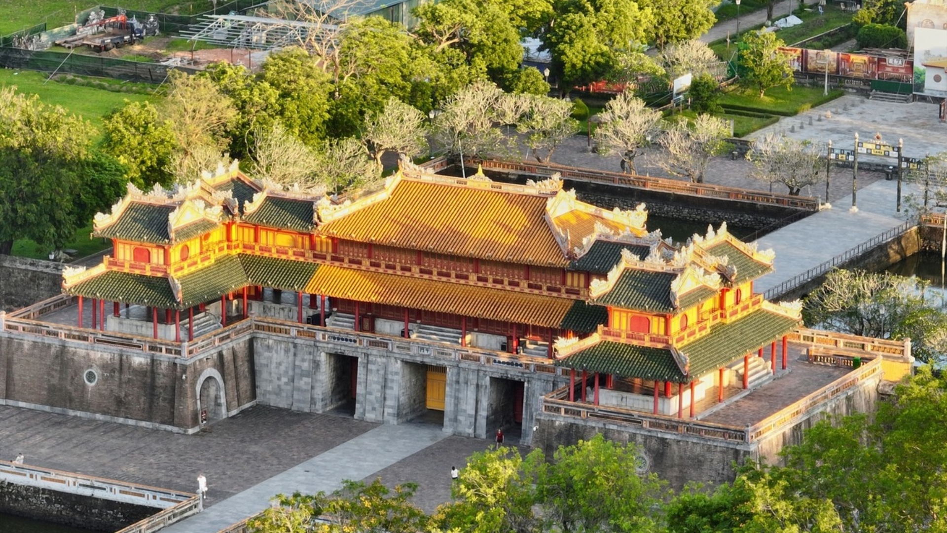 Thuê xe 16 chỗ Huế